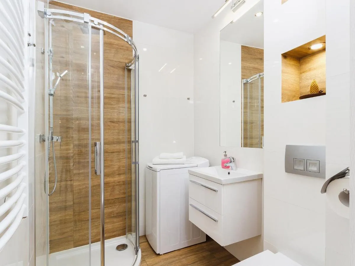 Image 2 of 1 Bedroom Apartment – Starowiślna 54