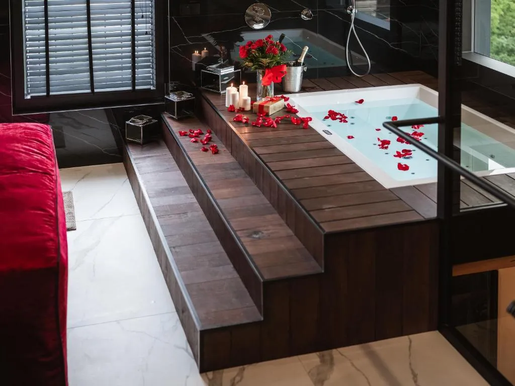 Image of Art Penthouse with Jacuzzi – Krakow Center