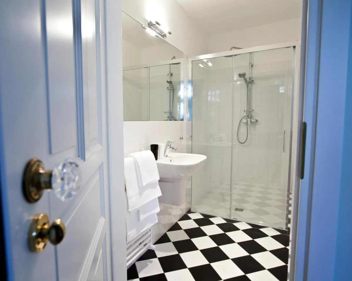 Image 2 of Crystal Suites Chez Helena