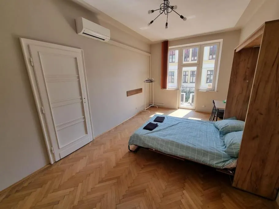 Image 1 of Fantastic KRK – KR63 Pokój C