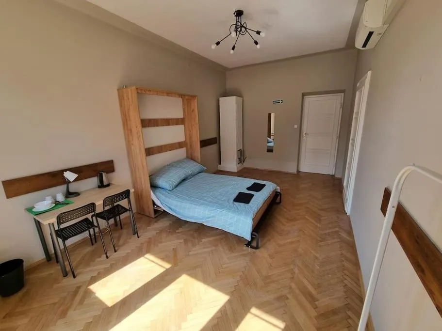 Image 4 of Fantastic KRK – KR63 Pokój C