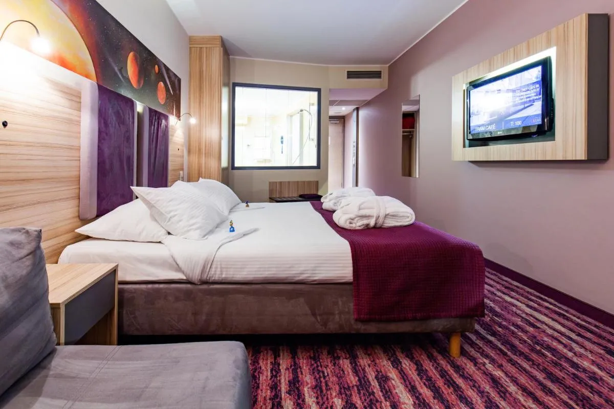 Image 3 of Galaxy Hotel
