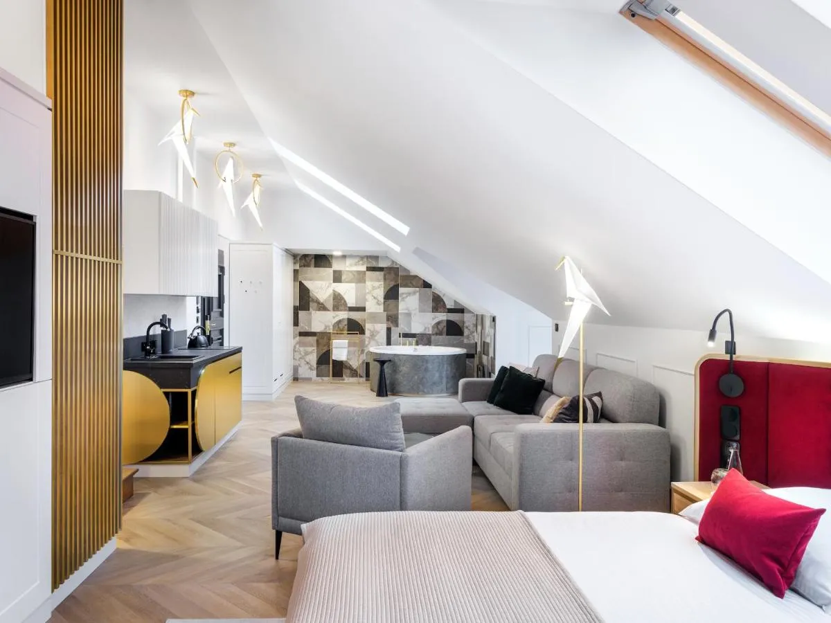 Image 3 of Golden Queen Deluxe Jacuzzi Apartments – Old Town