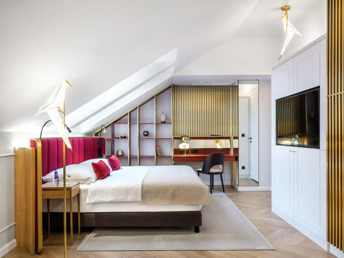 Image 1 of Golden Queen Deluxe Jacuzzi Apartments – Old Town