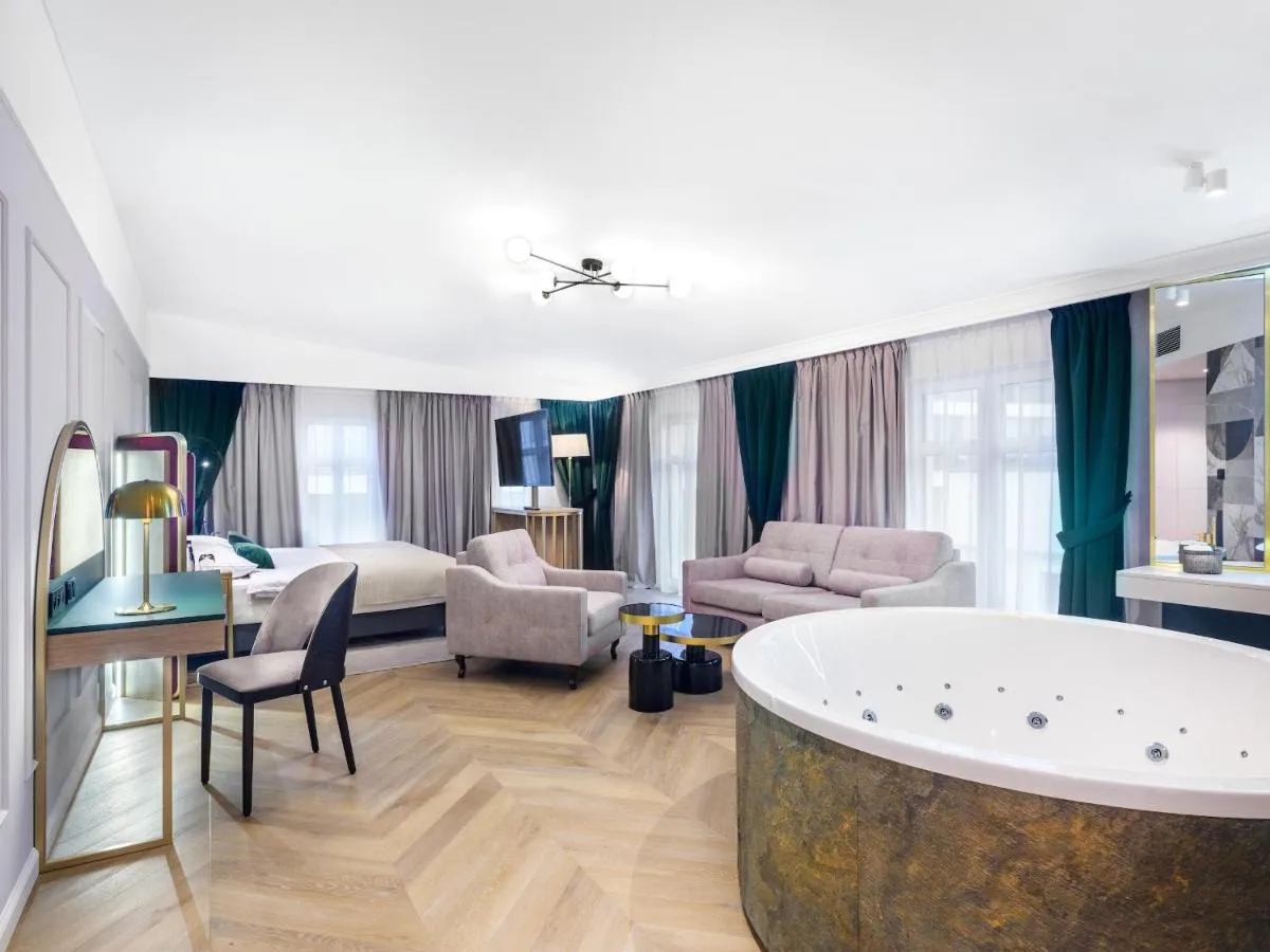 Image 2 of Golden Queen Deluxe Jacuzzi Apartments – Old Town
