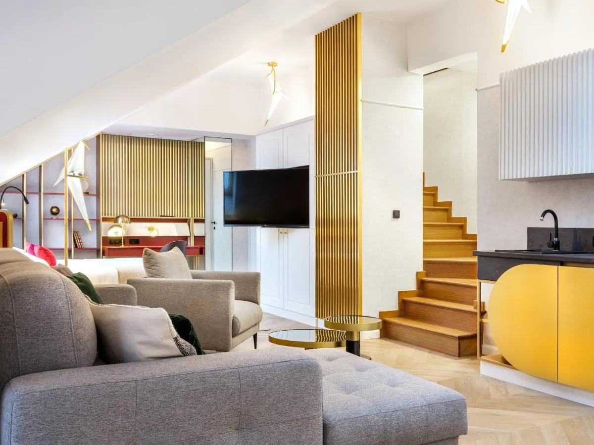 Image 4 of Golden Queen Deluxe Jacuzzi Apartments – Old Town