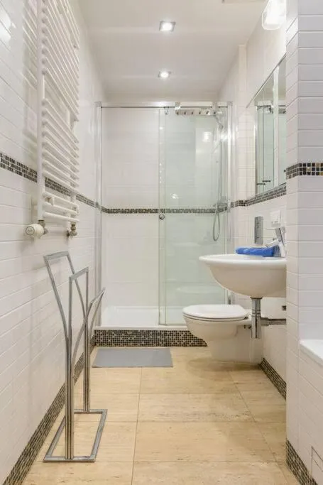 Image 3 of Haven, 2-bedroom apartment w/underground parking!