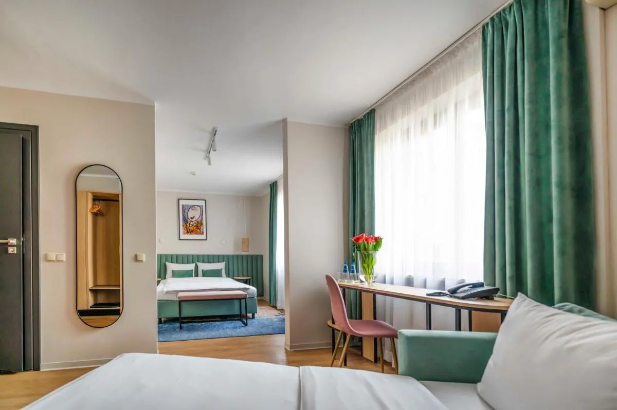 Image 1 of Hotel H12****