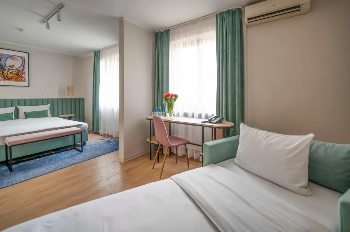 Image 4 of Hotel H12****