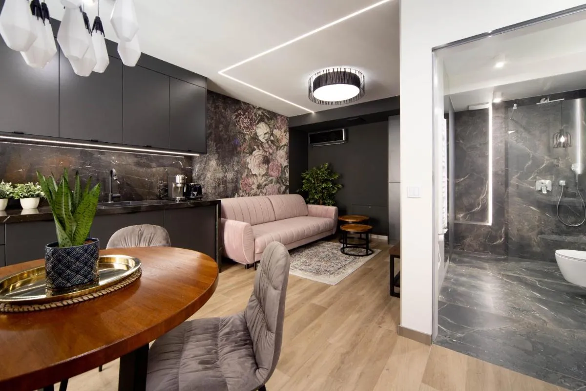 Image 2 of Jacuzzi Apartment Main Square