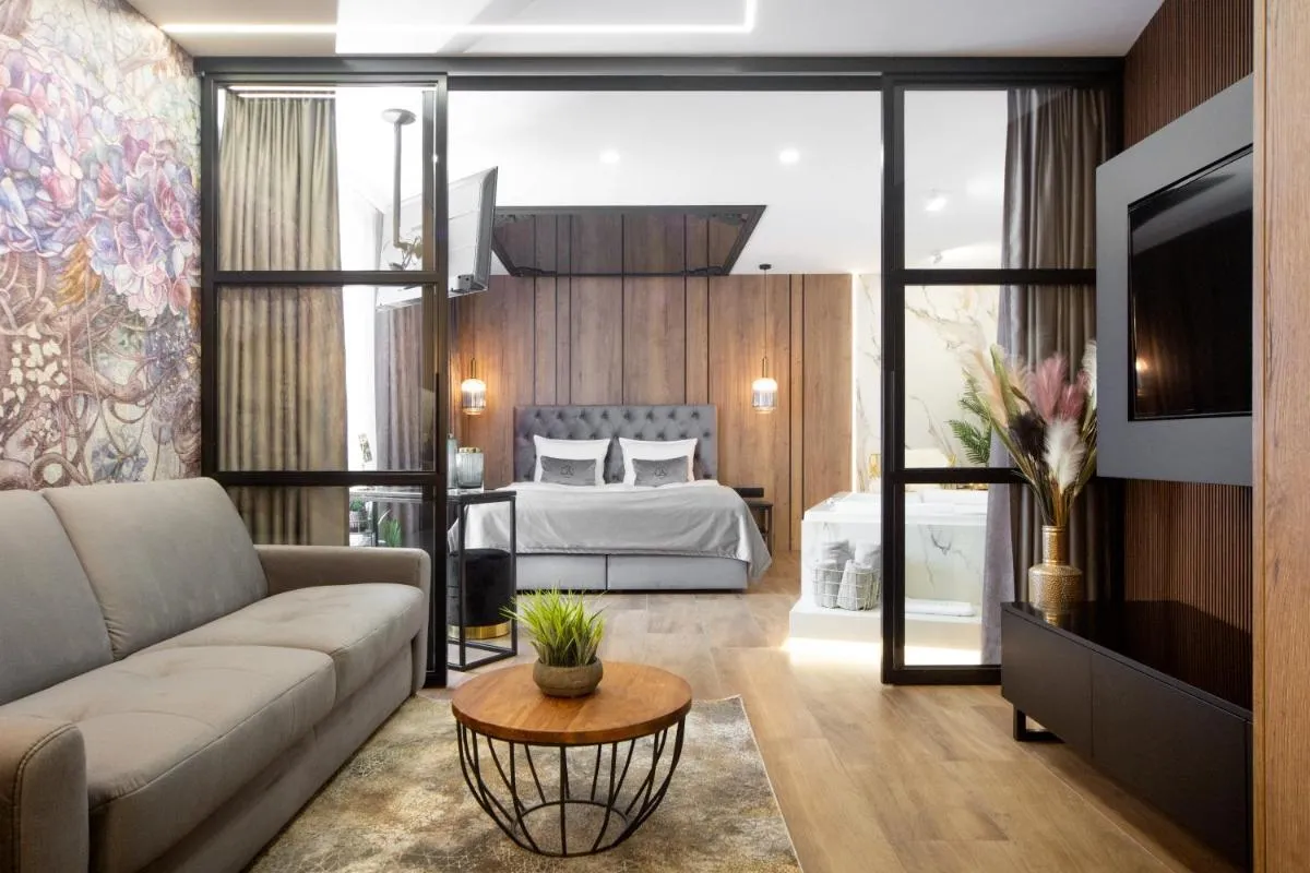 Image 1 of Jacuzzi Apartment Main Square