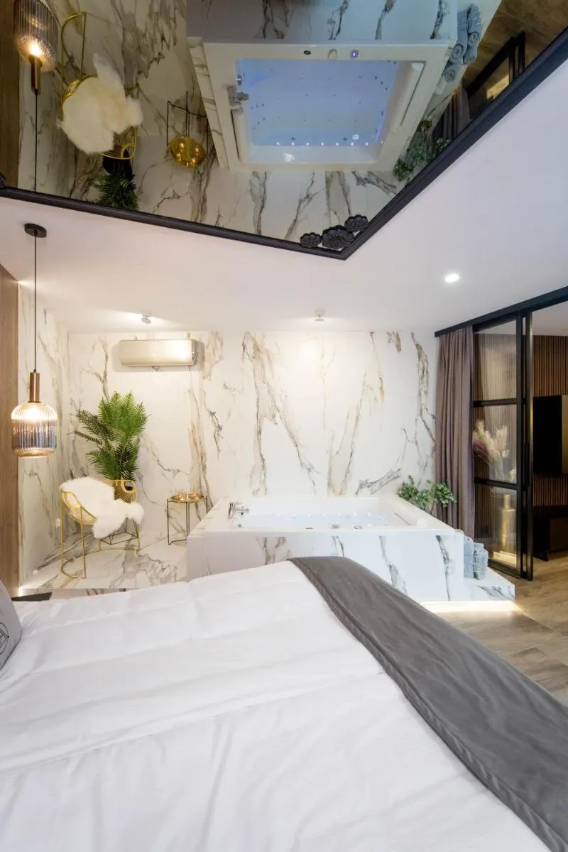 Image 5 of Jacuzzi Apartment Main Square
