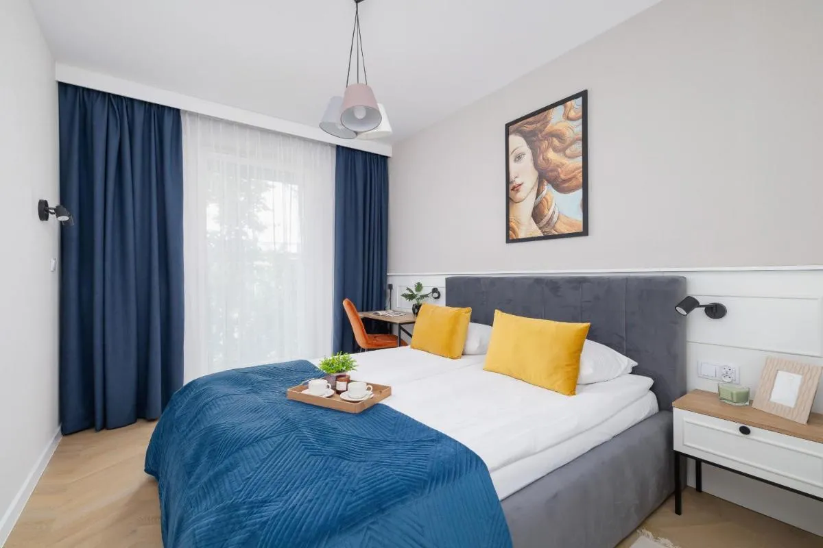 Image 1 of Klimatyzowany Apartament w Centrum Krakowa z Parkingiem i Biurkiem by Renters Prestige