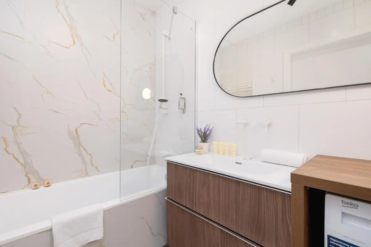 Image 4 of Klimatyzowany Apartament w Centrum Krakowa z Parkingiem i Biurkiem by Renters Prestige