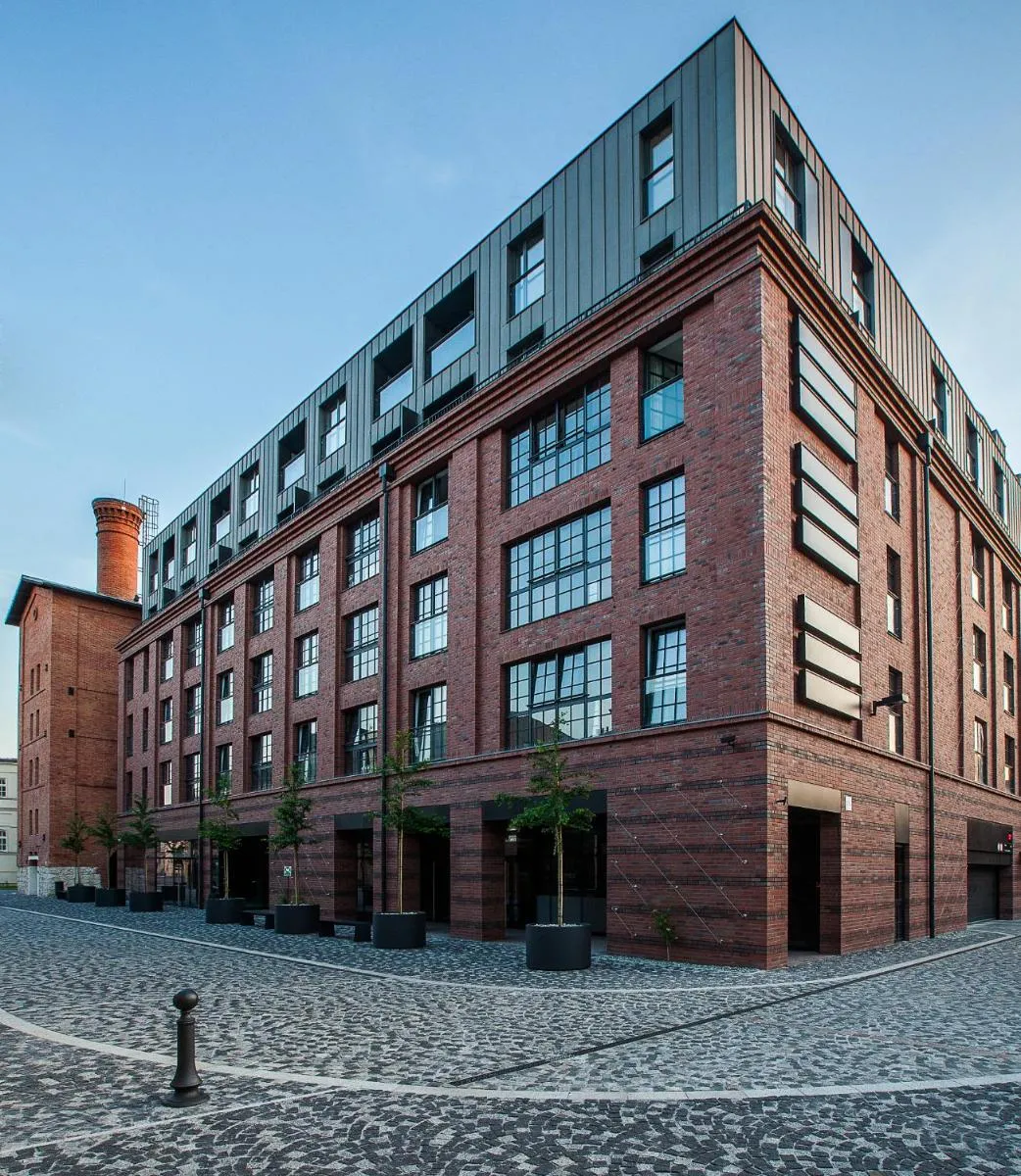 Image 4 of Landmark Apartments