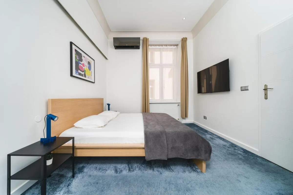 Image 1 of Old Town Luxe Retreat – King Bed – Steps to Main Square