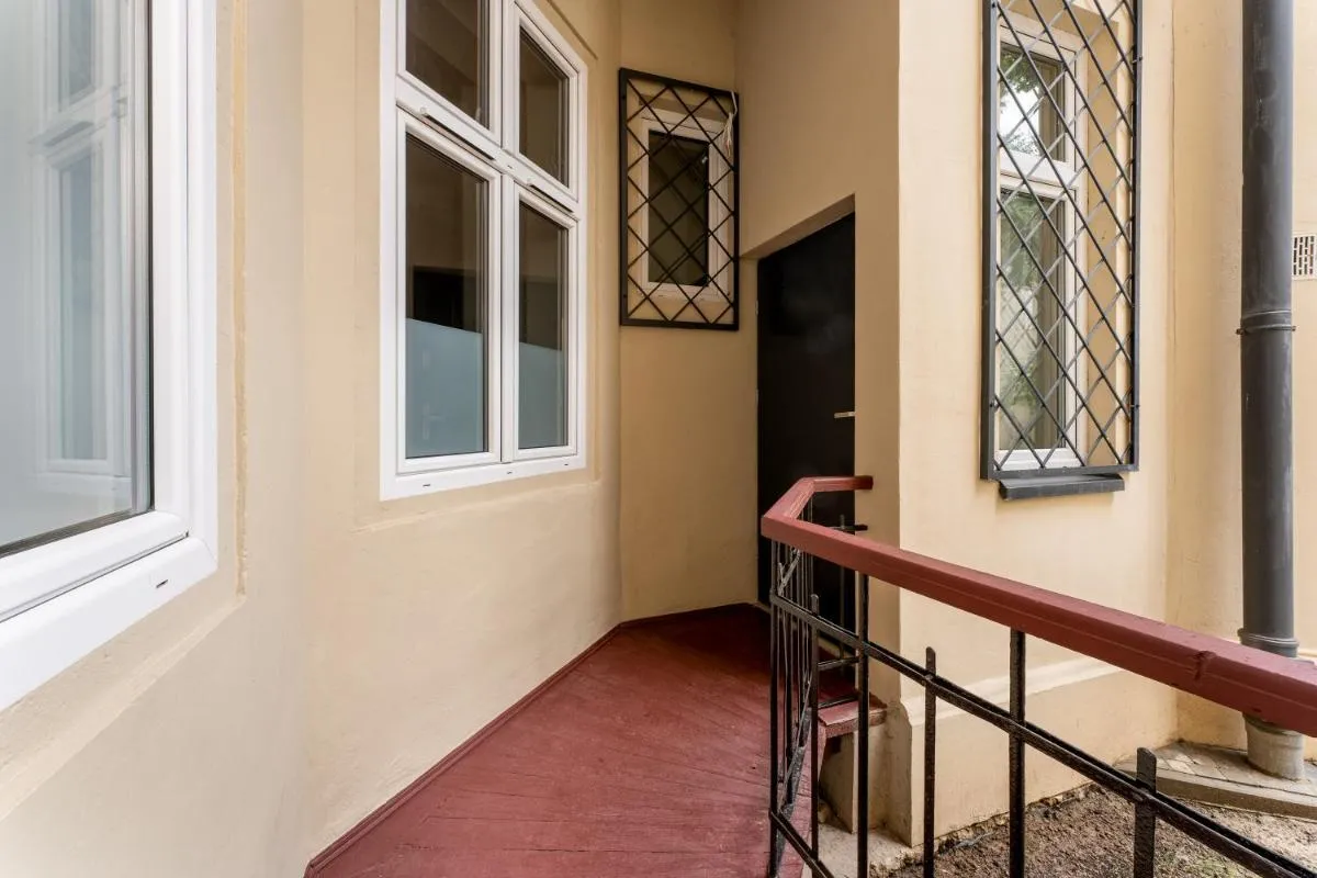 Image 5 of Old Town Modern Studio with Mezzanine