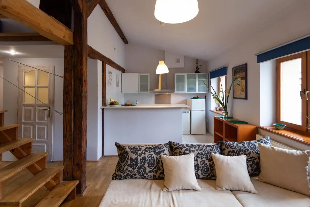 Image 3 of Sky’s the limit! Spacey loft