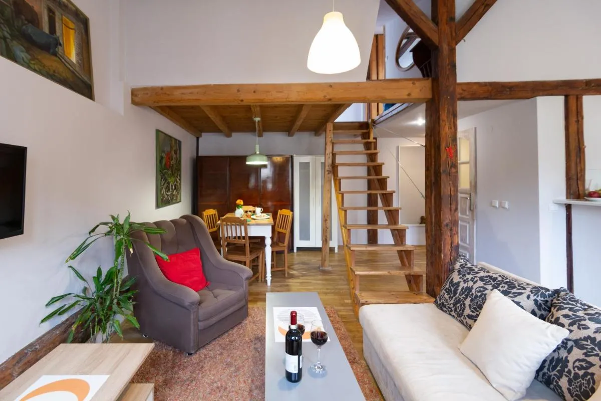 Image 4 of Sky’s the limit! Spacey loft