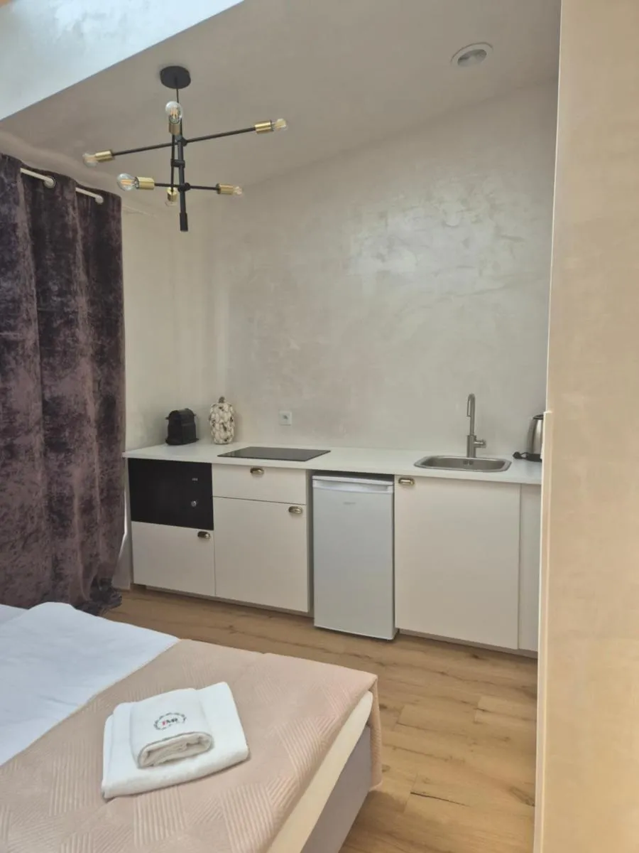 Image 2 of Aparthotel Miodowa 25