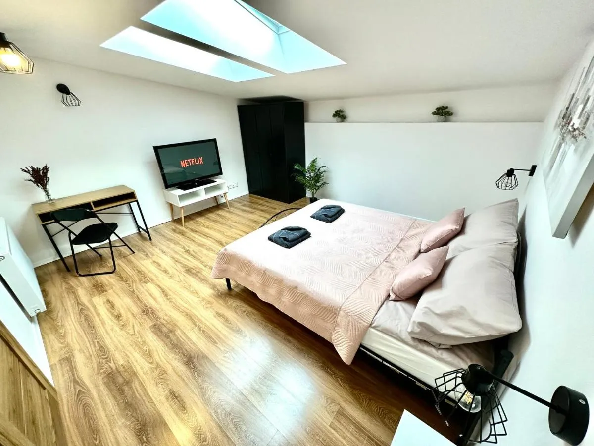 Image 4 of COZY OLD-Town Apartments at Kazimierz +AC, KITCHEN and NETFLIX
