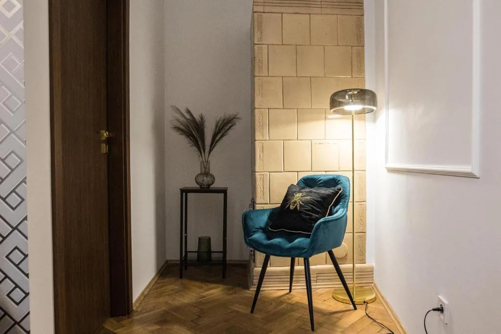 Image of CracWoW K8 No.8 Apartment