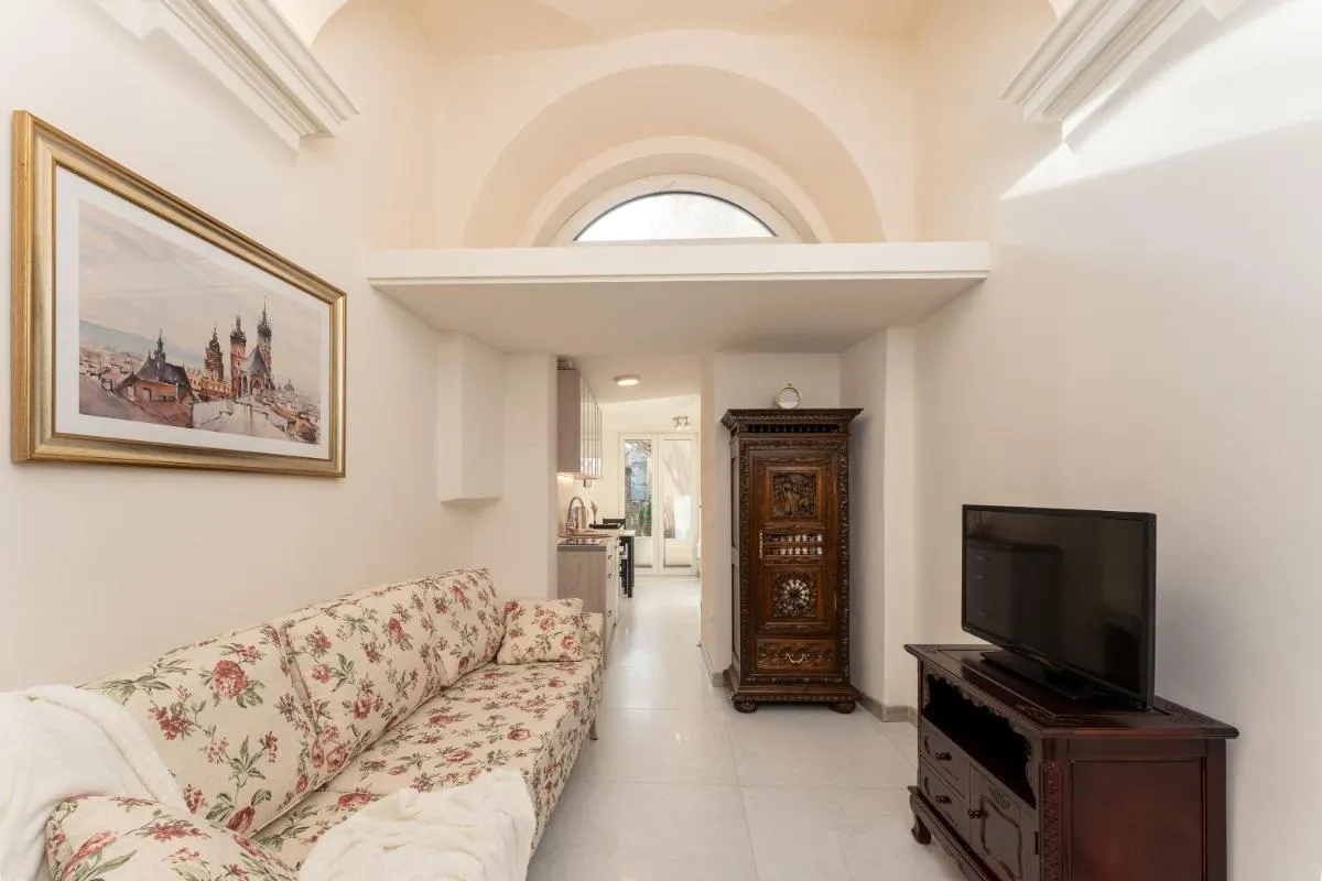 Image 4 of Cracow Royal Charm Studio