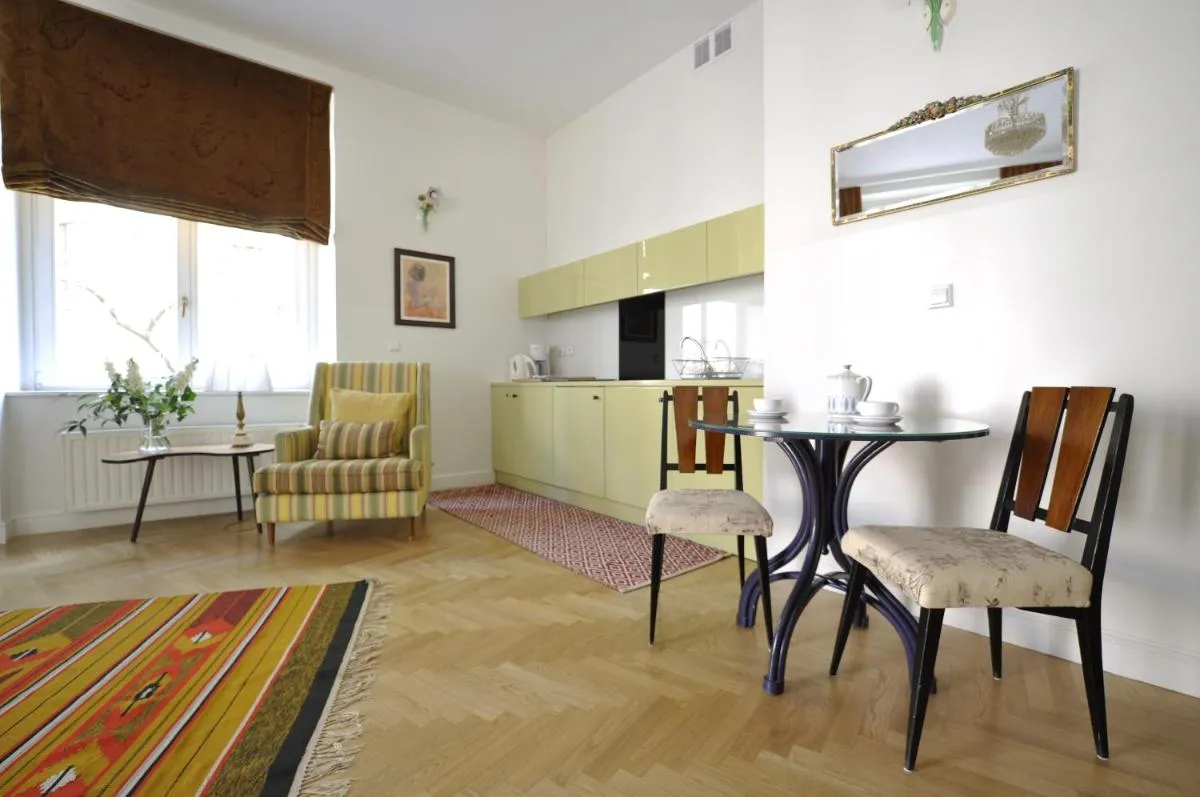 Image 2 of Crystal Suites Old Town