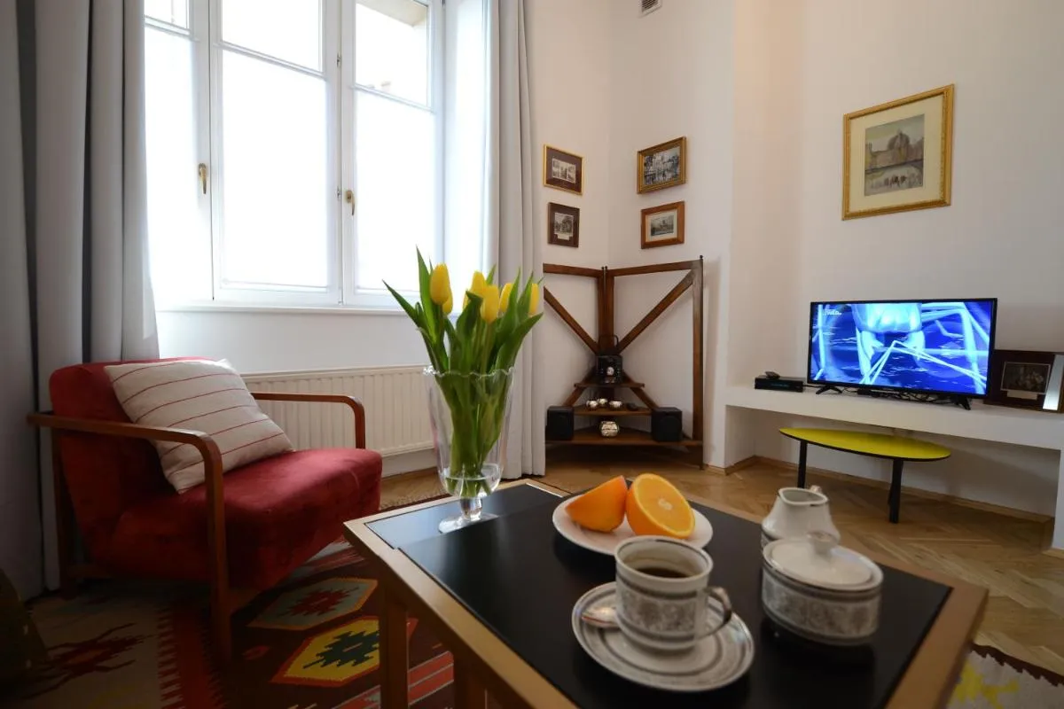 Image 4 of Crystal Suites Old Town