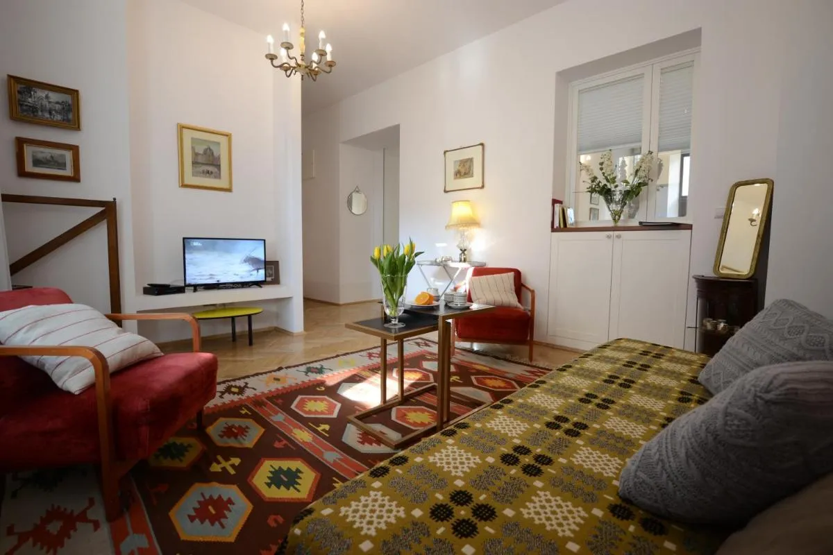 Image 6 of Crystal Suites Old Town