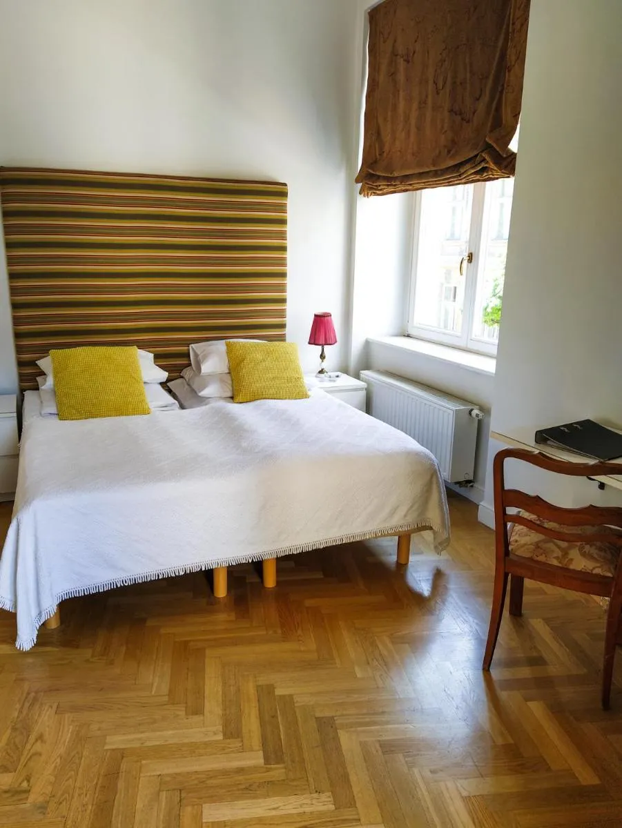 Image 3 of Crystal Suites Old Town