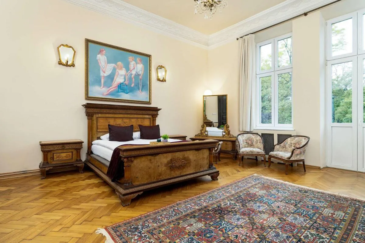 Image 1 of Efektowny i Przestronny Apartament w Centrum Krakowa Blisko Rynku i Parku by Noclegi Renters