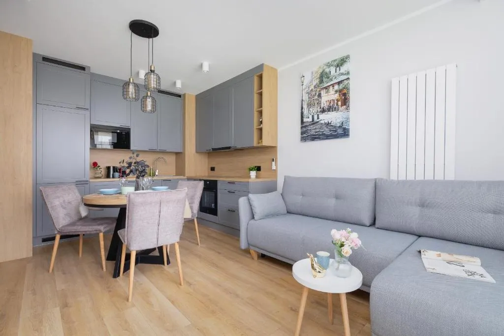 Image of Elegancki Apartament w Krakowie z Klimatyzacją i Dostępem do Siłowni by Noclegi Renters