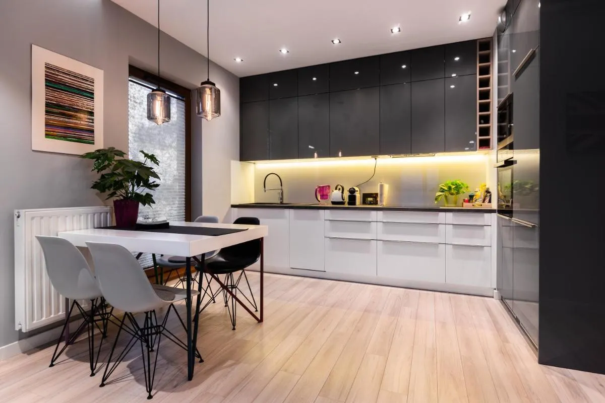 Image 3 of Elegant Business Accommodation with Parking – by Upstairs