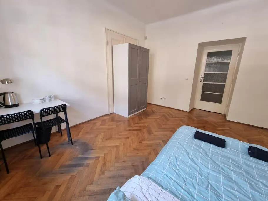 Image 4 of Fantastic KRK – KR6 Pokój E