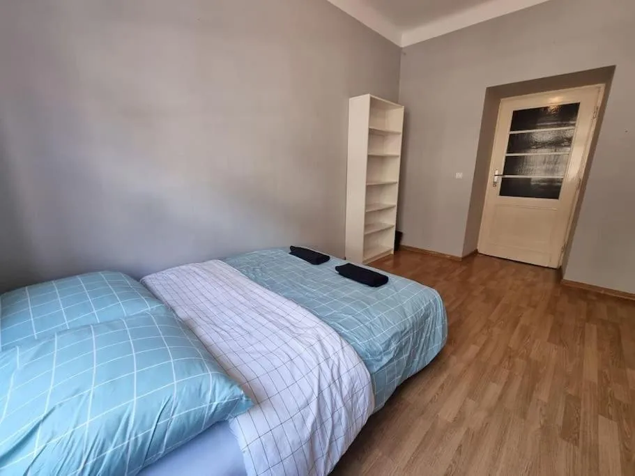 Image 4 of Fantastic KRK – KR6 Room D