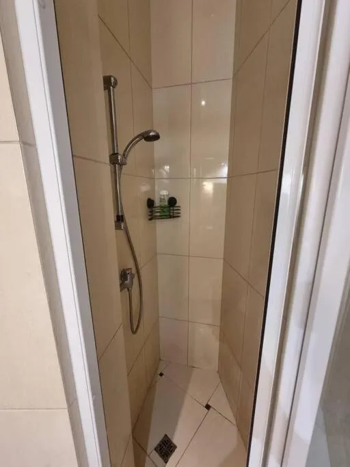Image 3 of Fantastic KRK – KR6 Room F