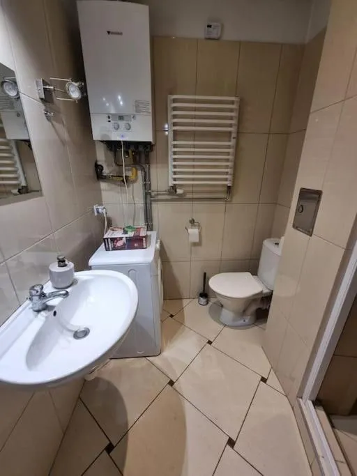 Image 5 of Fantastic KRK – KR6 Room F