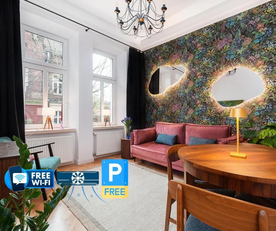 Image of Flora Design Old Town- Free Parking