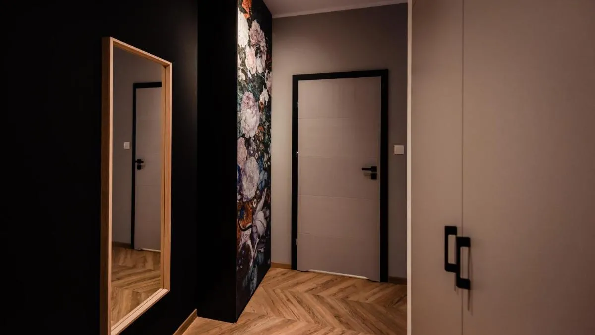 Image 6 of Floral Apartment