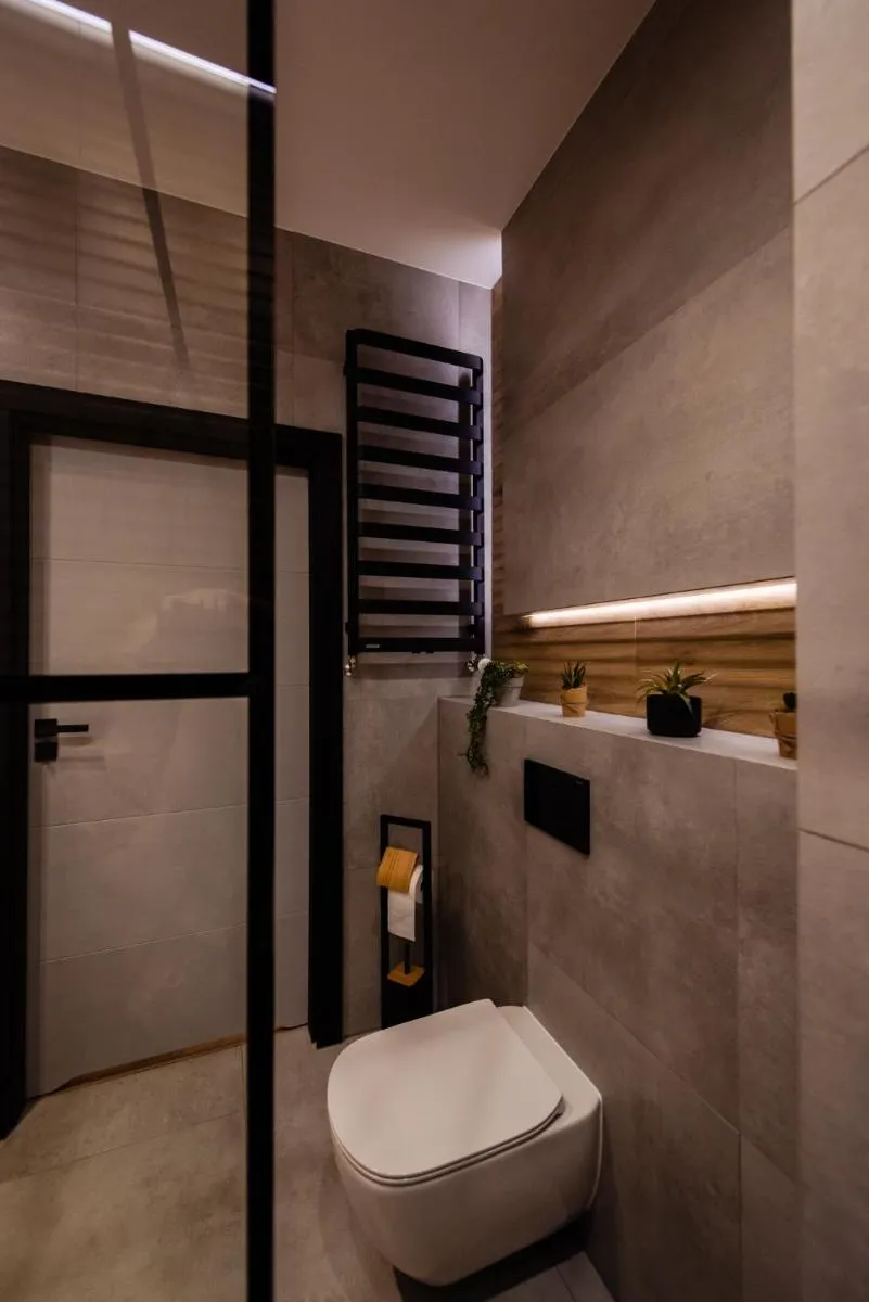 Image 3 of Floral Apartment