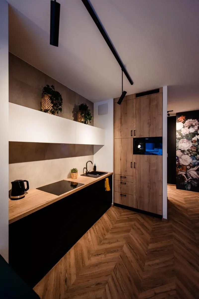 Image 4 of Floral Apartment