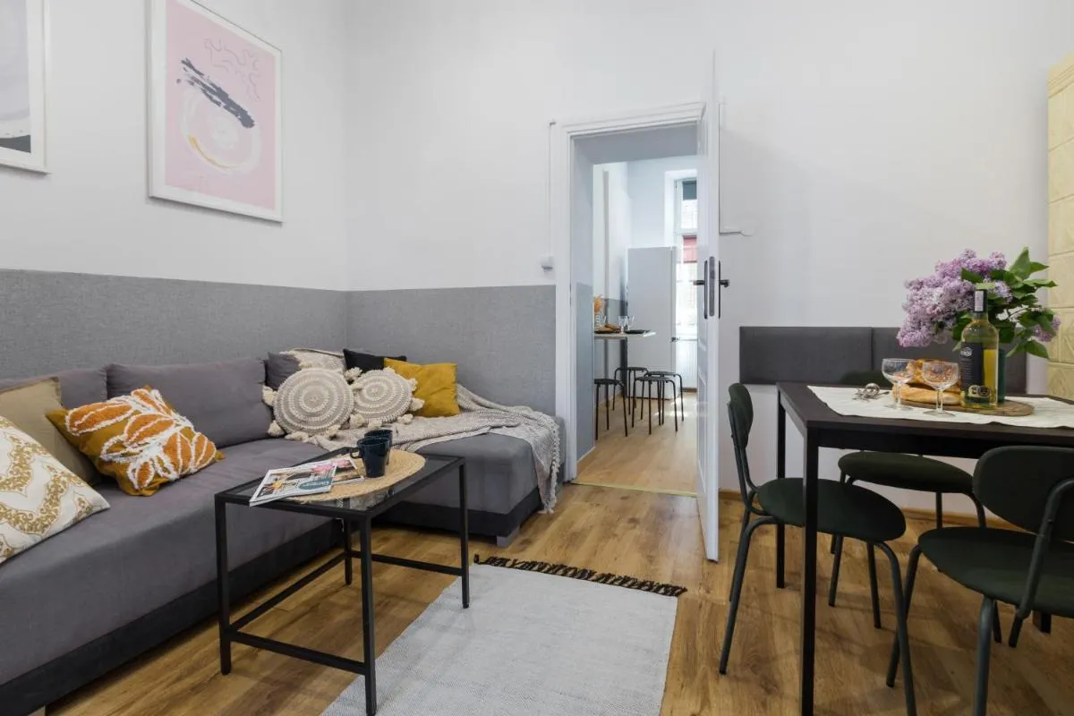 Image 2 of Friendhouse Apartments Starovislna