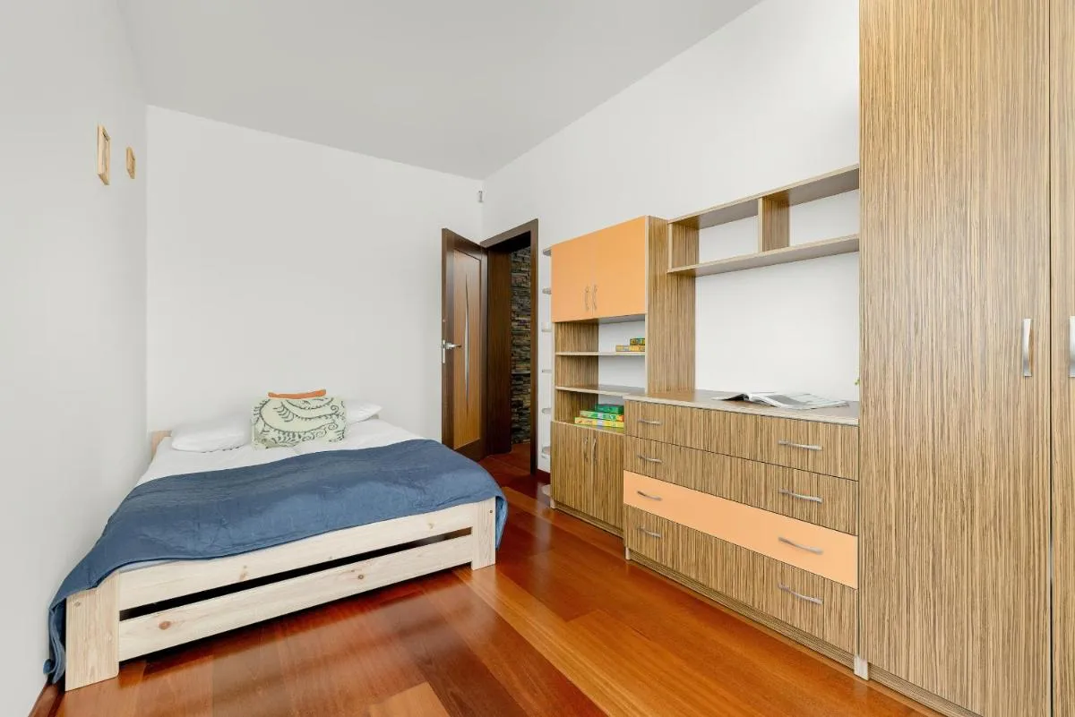 Image 2 of Gamers’ Paradise – Modern Apartment with Parking in Cracow by Noclegi Renters