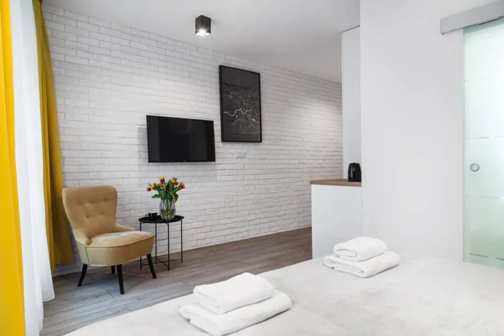 Image 3 of HOUSEHOST Apartment: Miodowa 42/8b street