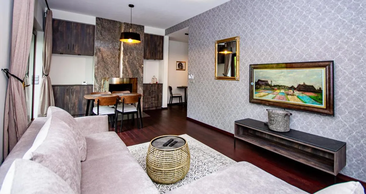 Image 4 of InPoint Old Town Apartments