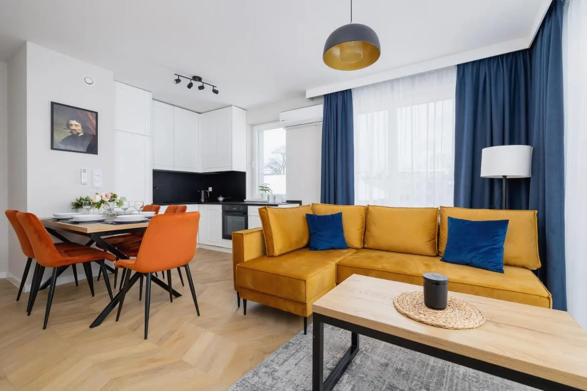 Image 1 of Klimatyzowane Apartamenty w Centrum Krakowa z Parkingiem i Biurkiem by Renters Prestige