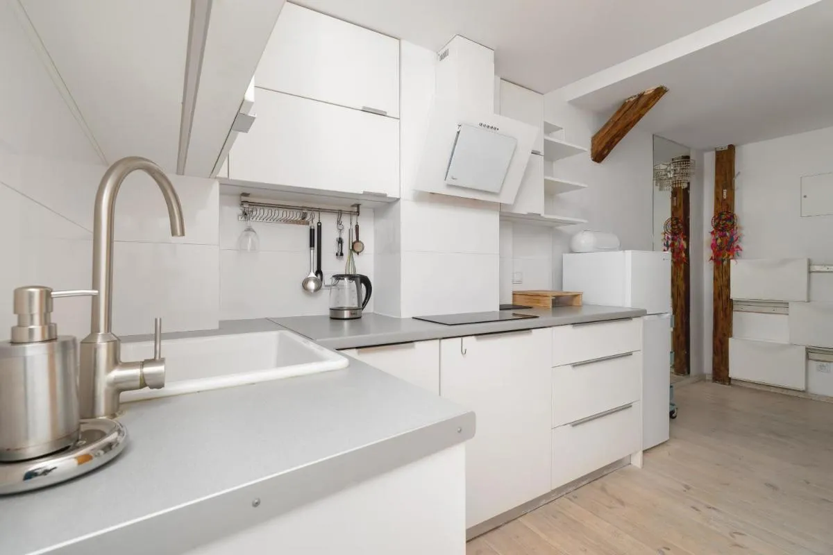 Image 2 of Klimatyzowane Studio do Pracy Zdalnej w Centrum Krakowa z Antresolą i Wanną by Noclegi Renters