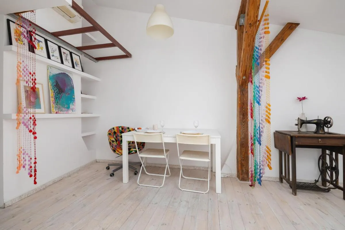 Image 1 of Klimatyzowane Studio do Pracy Zdalnej w Centrum Krakowa z Antresolą i Wanną by Noclegi Renters