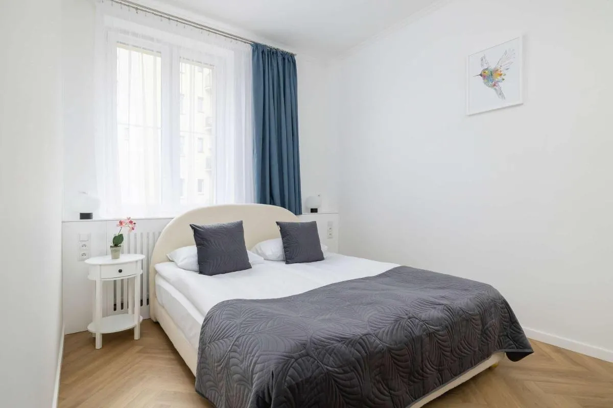 Image 1 of Klimatyzowany Apartament w Krakowie przy Parku z Dwiema Sypialniami i Biurkiem do Pracy Zdalnej by Noclegi Renters